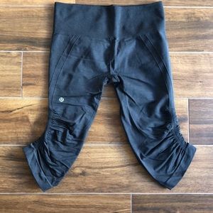 Lululemon crops SIZE 8